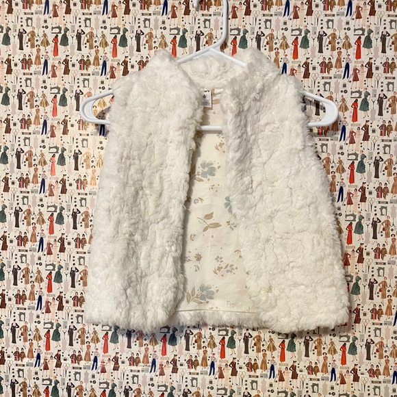 Carter's Other - Faux-fur vest 🖤